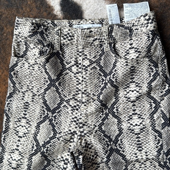 Zara Pants | USA Size 4 | Stylish & Flattering - Picture 4 of 8